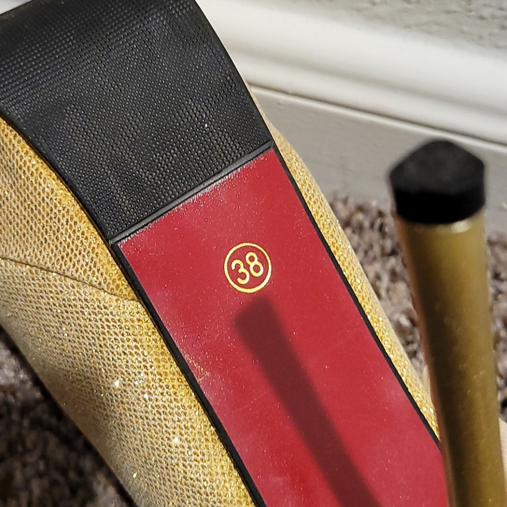 Heels - Picture 4 of 4